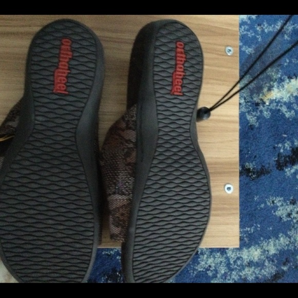 Orthaheel sandals NWT - Picture 2 of 3